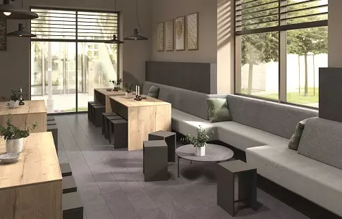 公共餐飲空間內設有EGGER產品的長木桌與灰色磚紋地板，大片落地窗引入自然光。