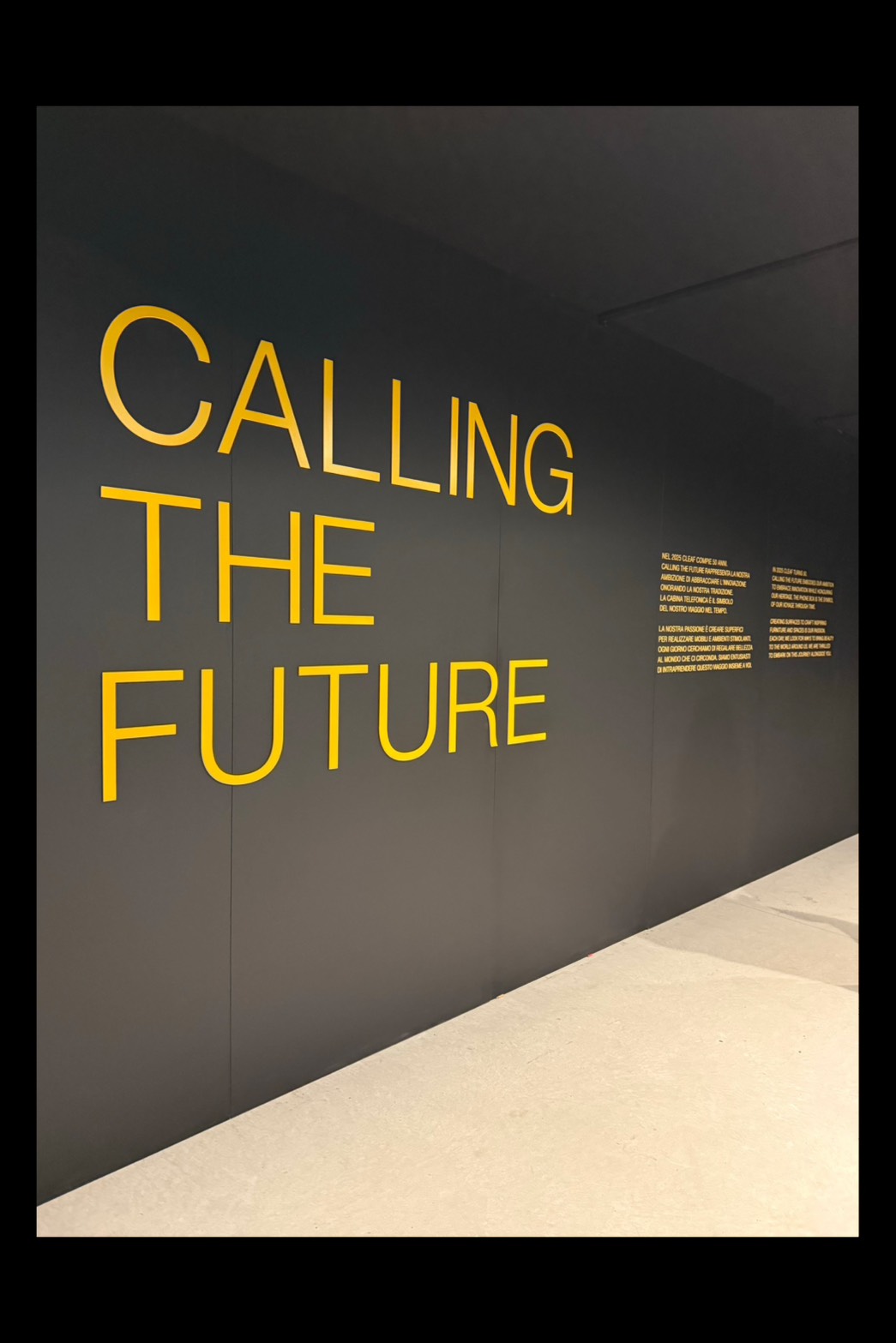 牆面以黃色字體標示『CALLING THE FUTURE』標語，象徵 CLEAF 對未來設計與創新的呼喚與想像。