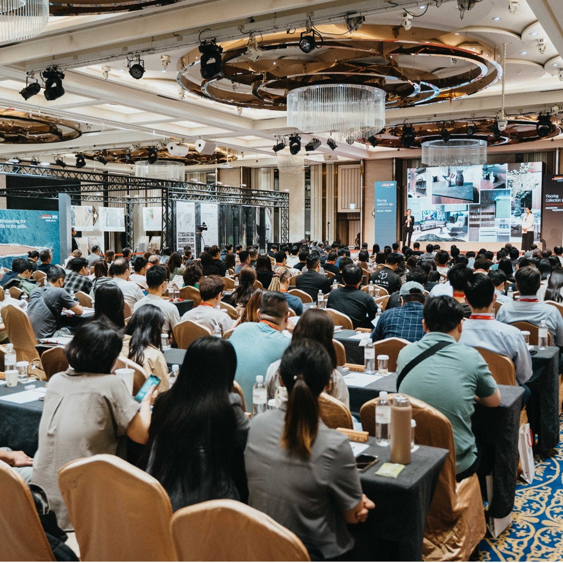 EGGER Flooring 產品說明會現場座無虛席，參與者專注聆聽品牌最新產品與應用講解。