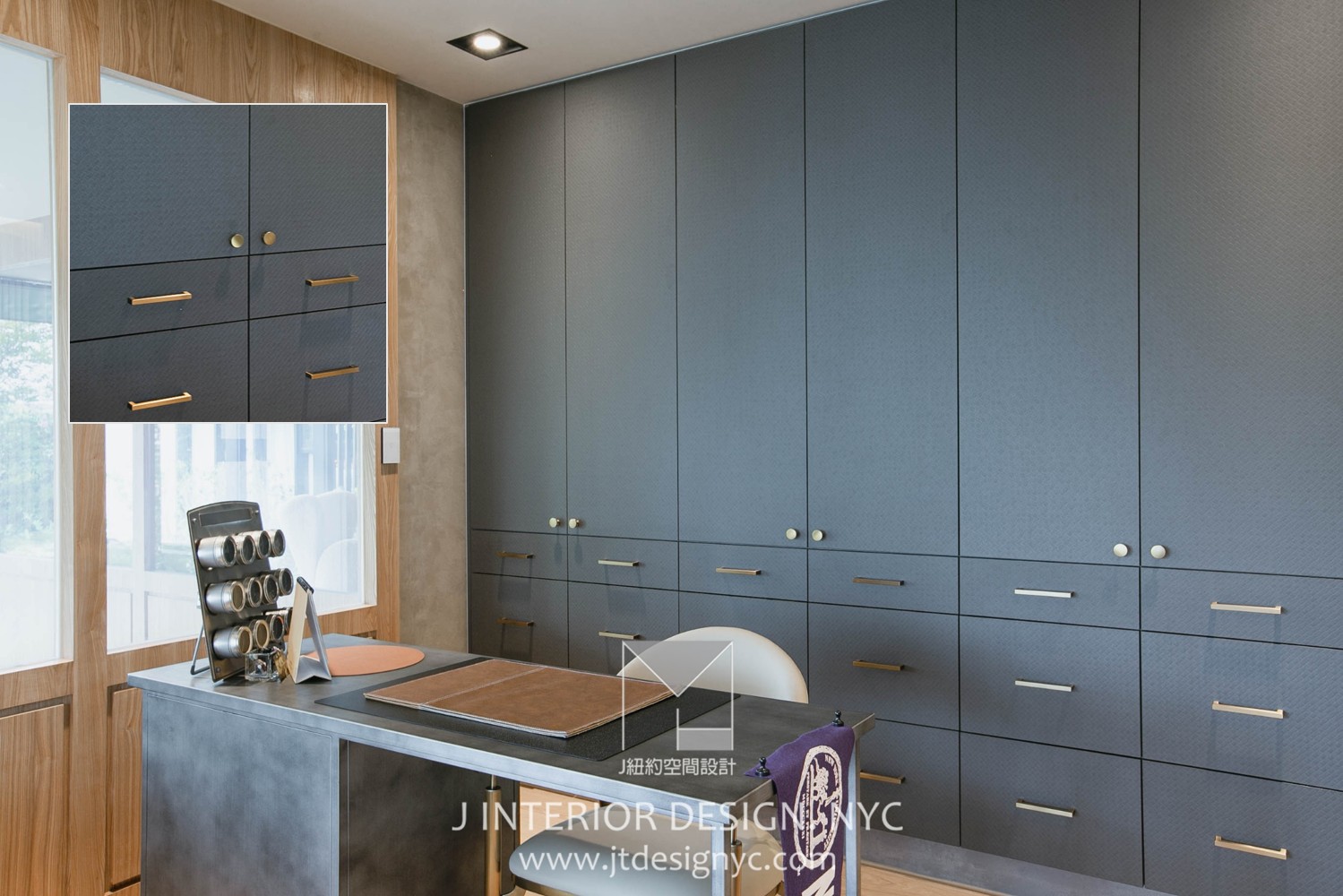 CLEAF 塑合板應用於大面積收納櫃，霧面質感搭配金色把手，展現現代高級感，並與木紋與灰色牆面形成平衡。