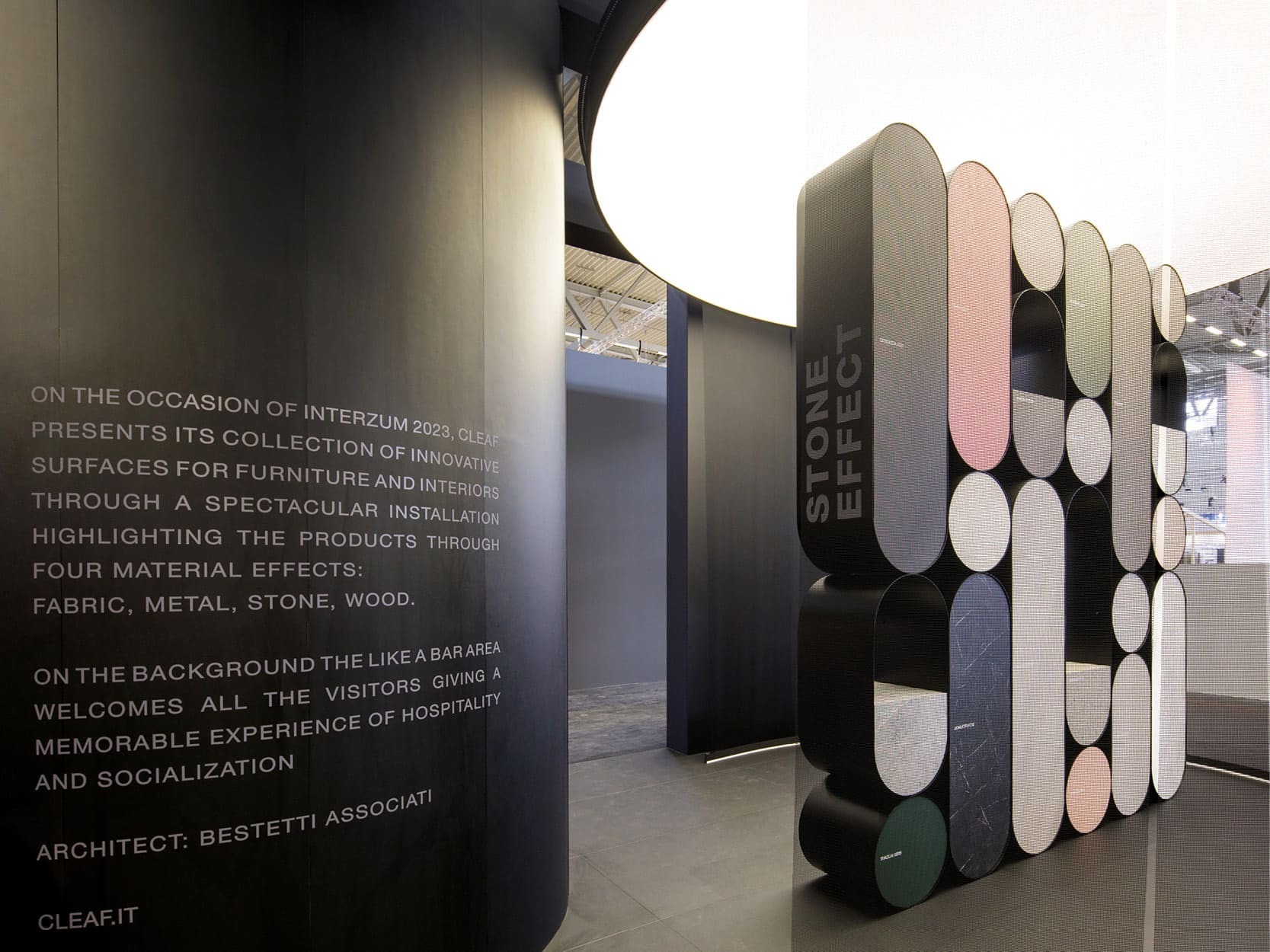 CLEAF 展區展示 STONE EFFECT 牆體概念，搭配品牌理念與設計介紹，強調多種材質融合應用。